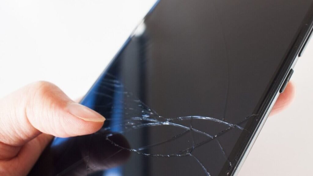 Androidの画面が割れた場合、修理する方法はありますか？